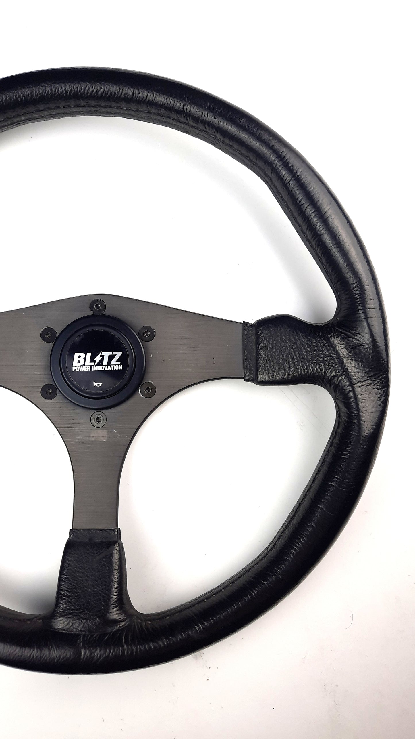 Bee-R steering wheel + original BLITZ horn button - Mad Hero