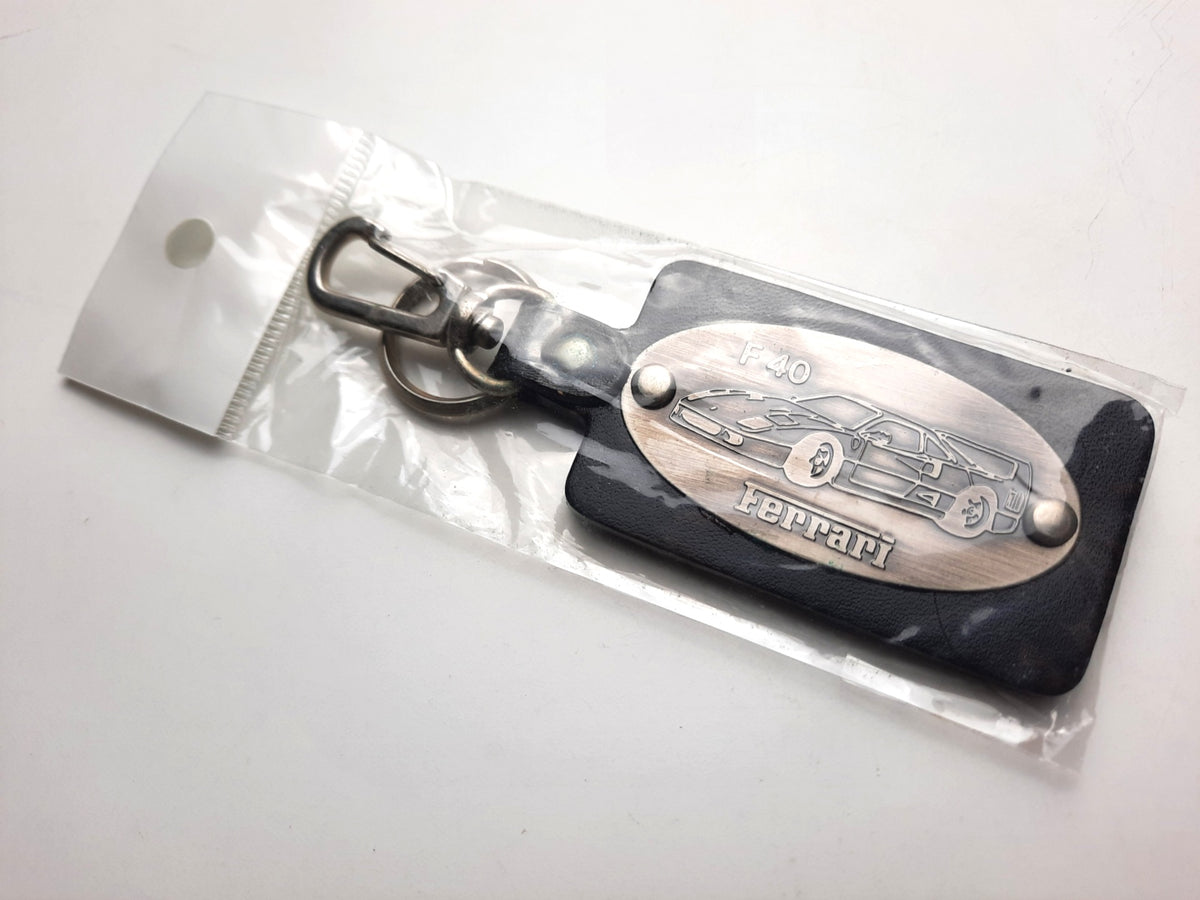 FERRARI F40 KEYCHAIN - Ferrari F40 metal plaque with Ferrari F40 drawings on eco-leather keychain