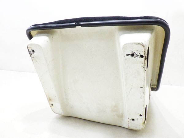 LES PLUS bucket seat - JDM Import - seat mounts view