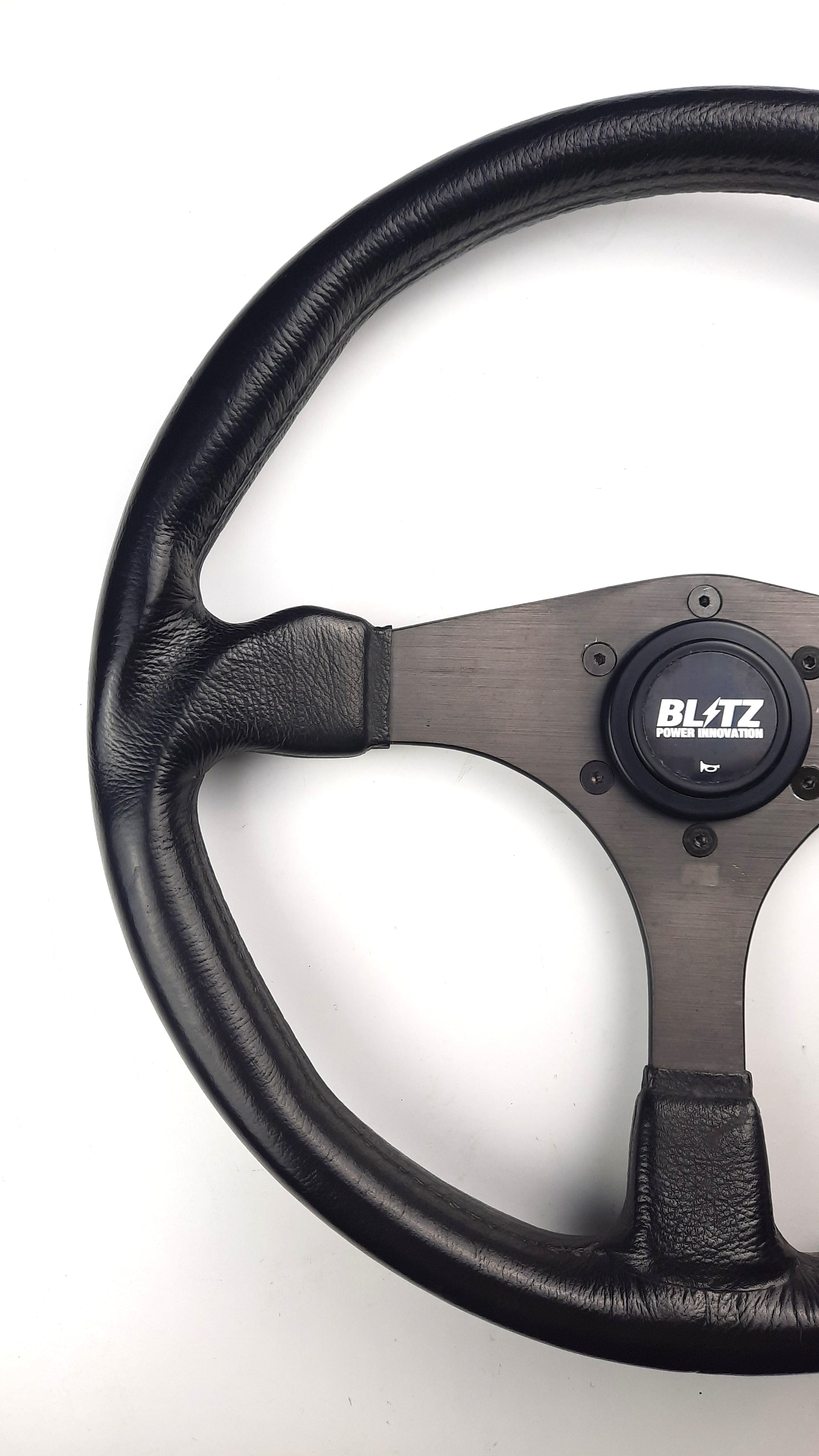 Bee-R steering wheel + original BLITZ horn button - Mad Hero