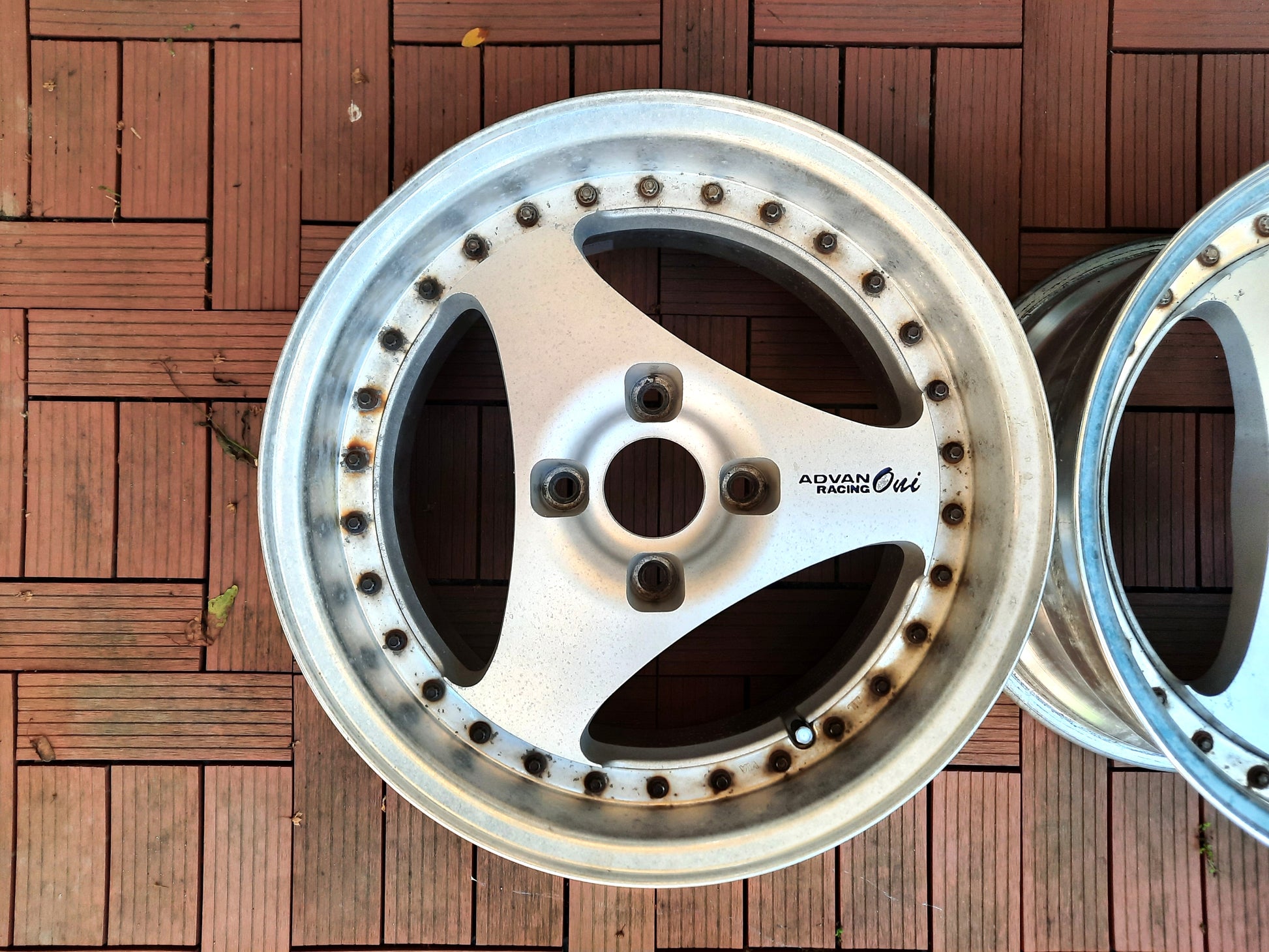 Advan ONI 16 inch wheels PAIR - JDM Import -  wheel detail 1