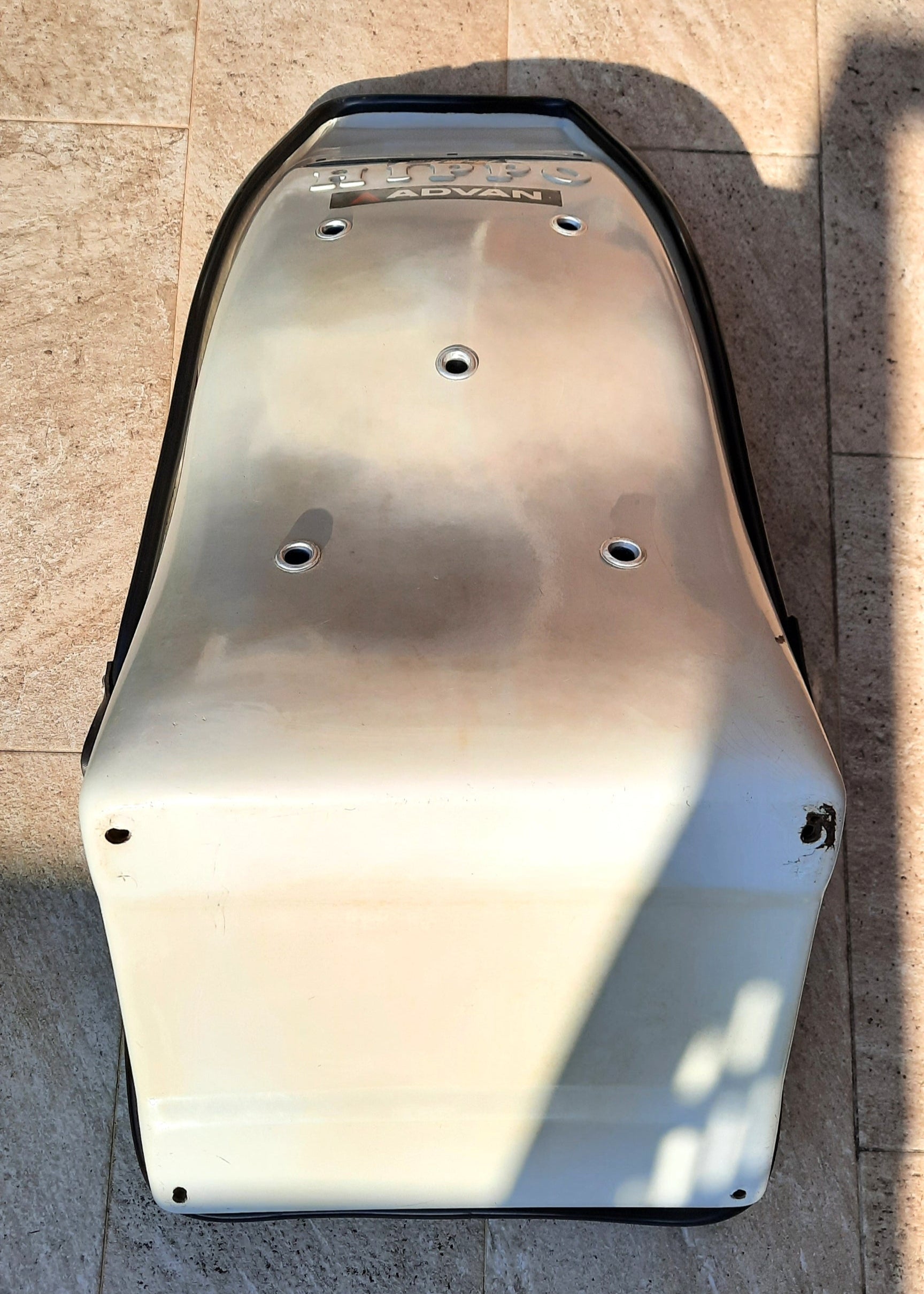 HIPPO Japanese bucket seat - mounting side view - JDM Import