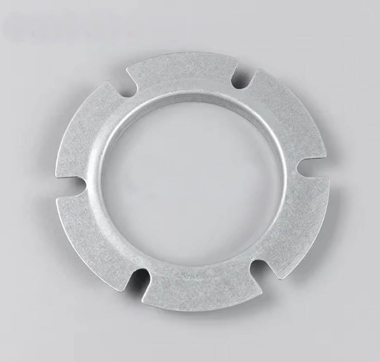 Horn button retainer adapter for steering wheels