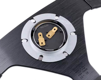Horn button retainer adapter for steering wheels - Example mounted on a steering wheel