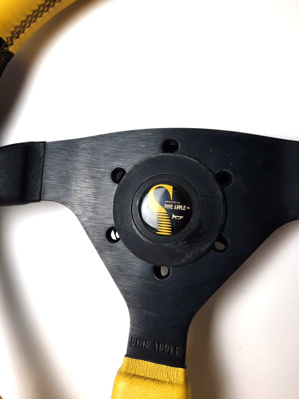 PINEAPPLE YELLOW JDM STEERING WHEEL -  Original horn button details
