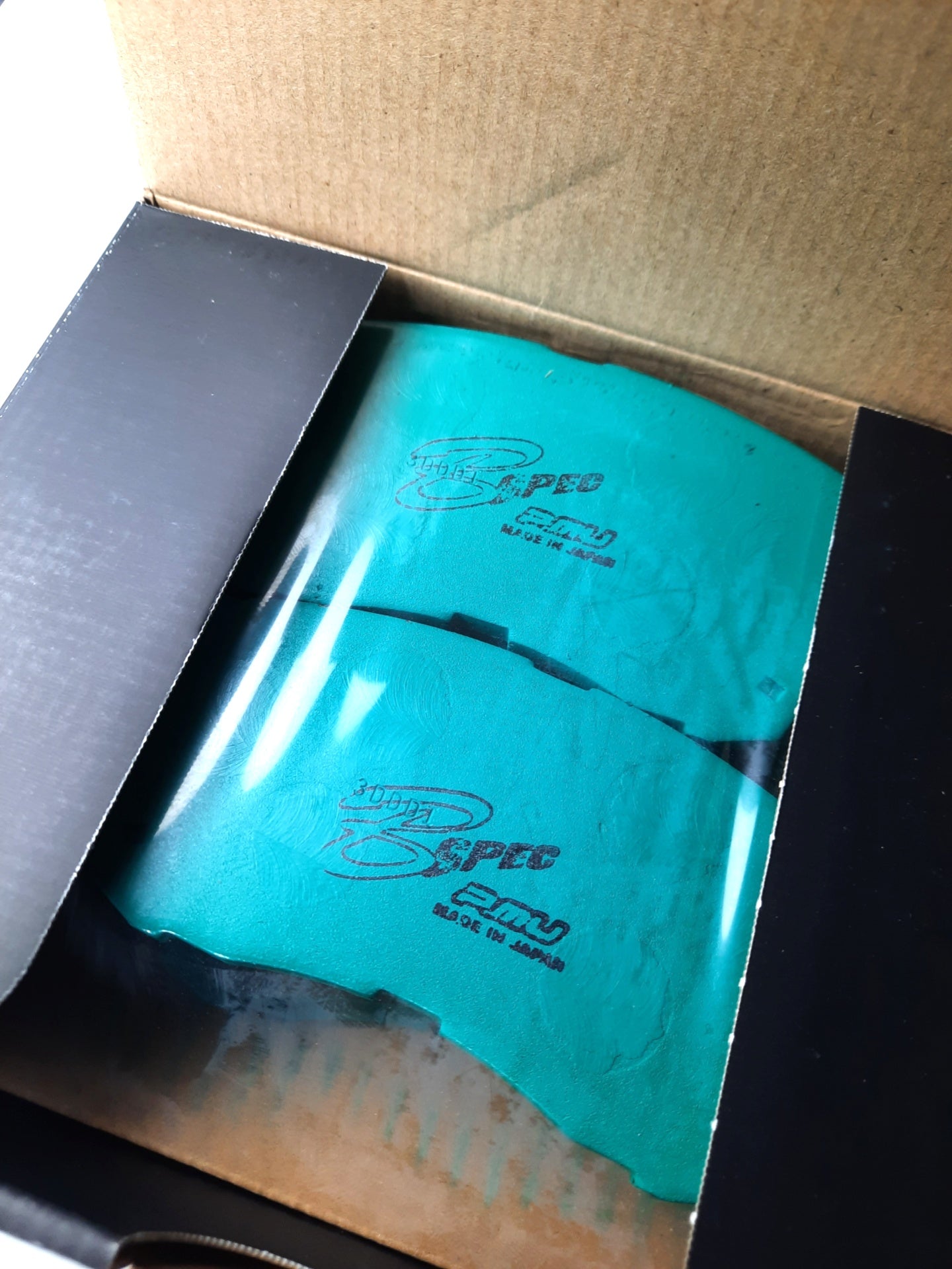PROJECT MU B-SPEC BRAKE PADS - Brake pads packaging content photo