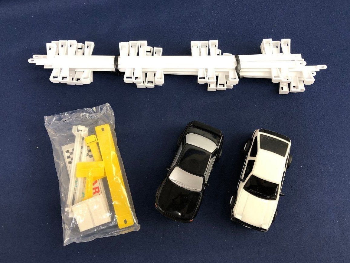 INITIAL D slot car set! Sprinter Trueno AE86 VS Skyline GTR R32