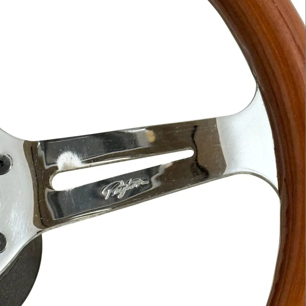 PEYTON JAPAN STEERING WHEEL + BLITZ horn button - Peyton logo engraving details