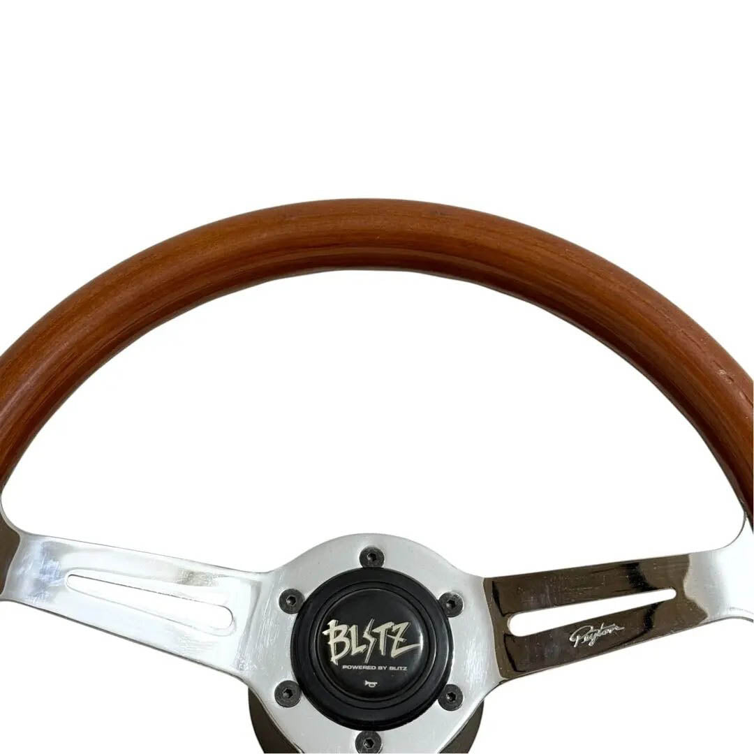 PEYTON JAPAN STEERING WHEEL + BLITZ horn button - close up details